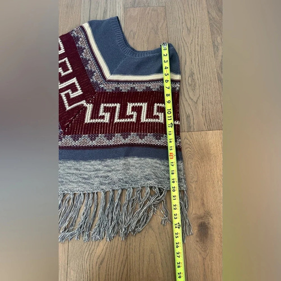 Entro Aztec Geometric Maroon and Gray Fringe Poncho S/M - Picture 3 of 8